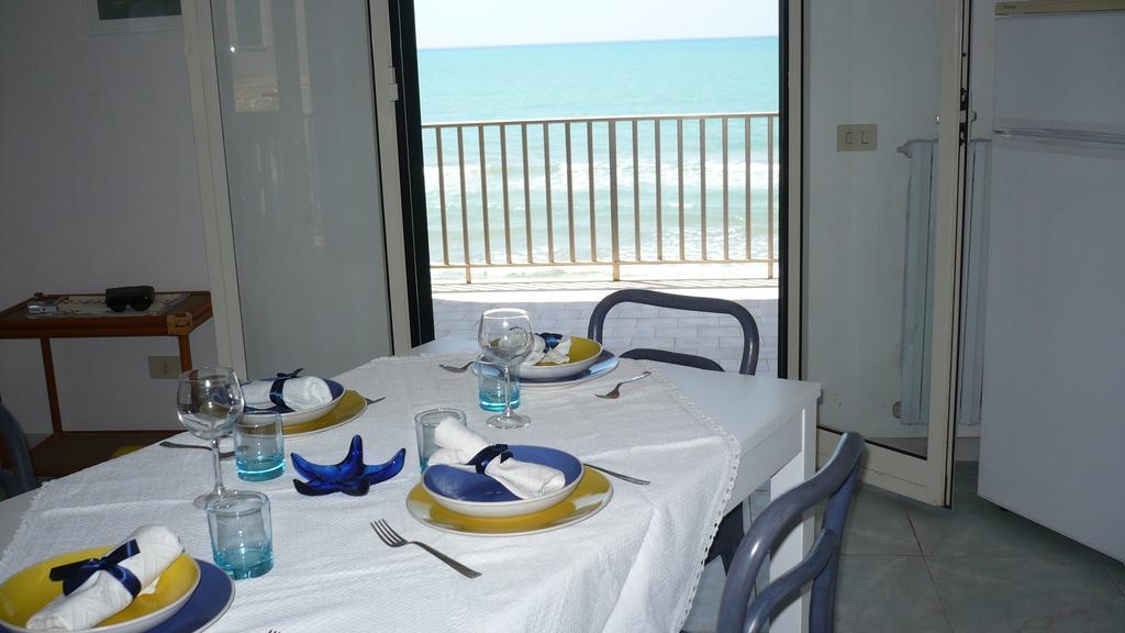 Casa Sul Mare Con Vista Mozzafiato Apartment Доналуката Стая снимка